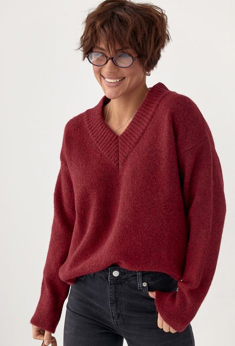 Вʼязаний однотонний пуловер