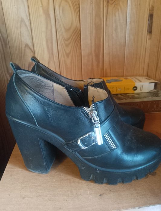 Безкоштовно Туфли осень 38 чорные