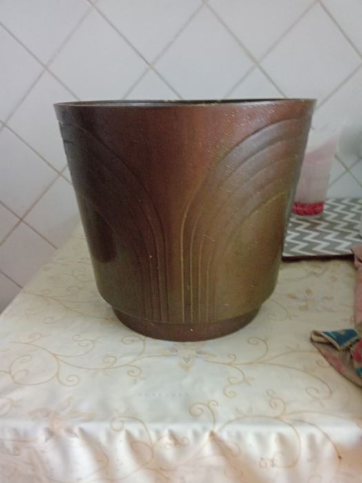 Продам   вазоны для цветов .