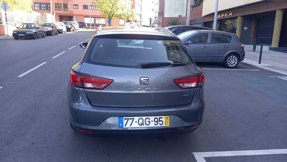 Seat Leon 1.6TDI 105cv AC  2015