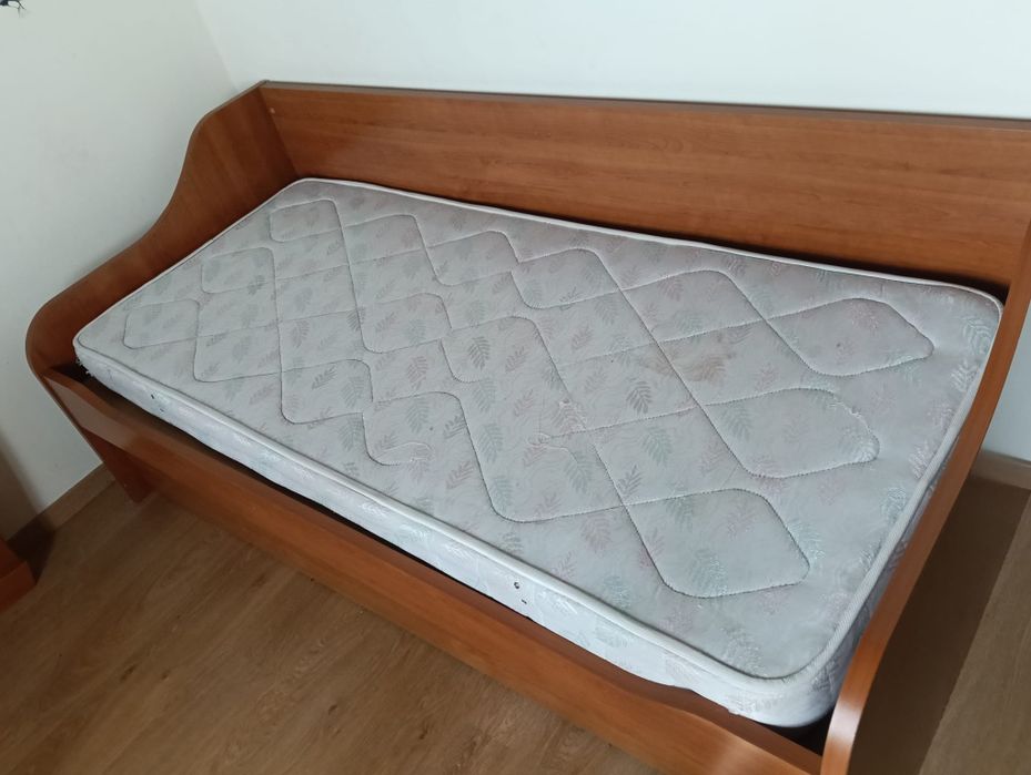 Cama solteiro em bom estado