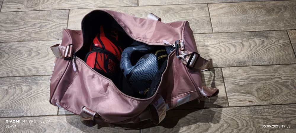 Спортивне знаряддя для дівчинки