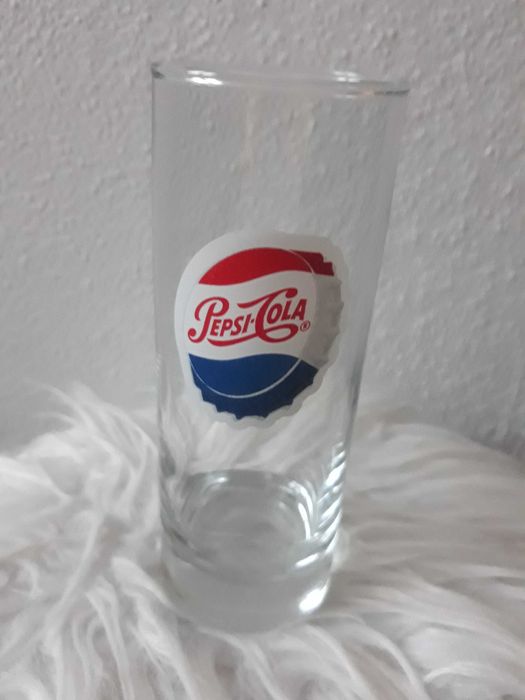 Szklanka Pepsi Cola.
