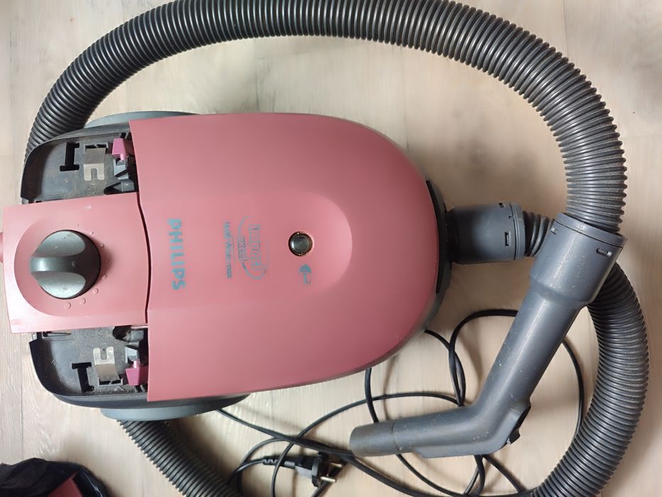 Пилосос Philips, Samsung 1600 w