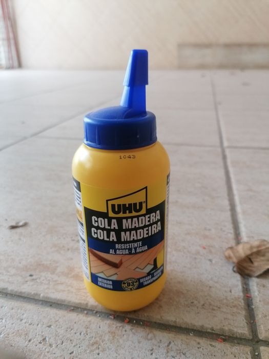 Cola madeira UHU