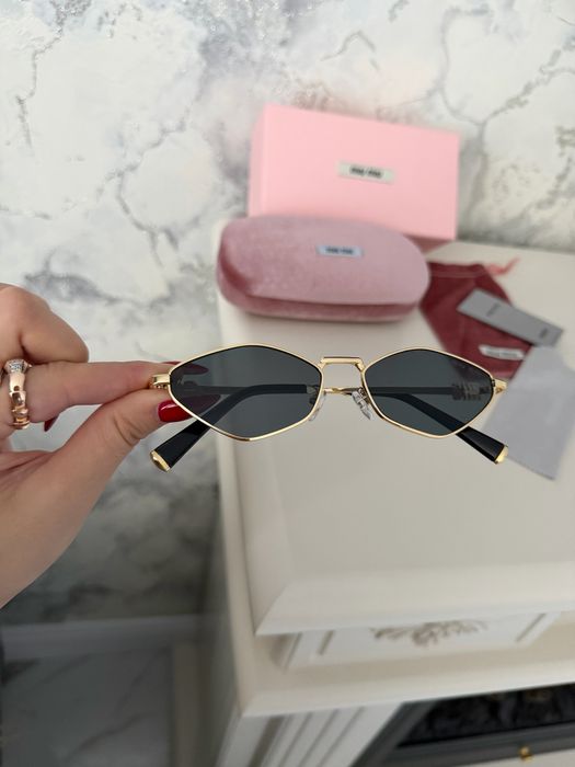 Солнцезащитные очки ромб miu miu полный комплект