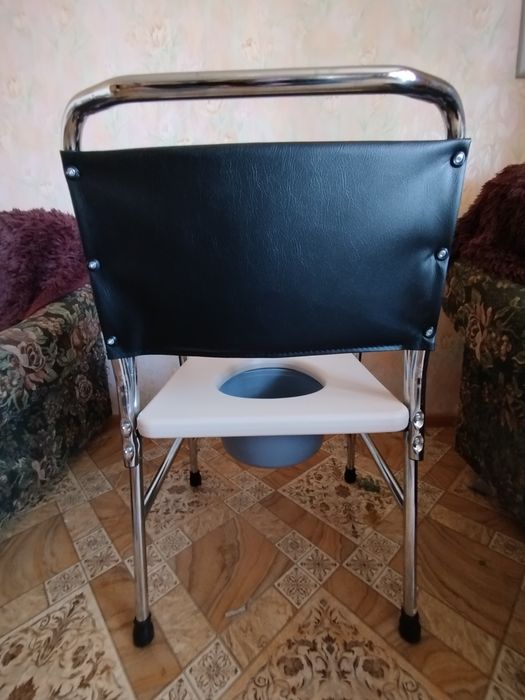 Стул - туалет для малоподвижных  людей