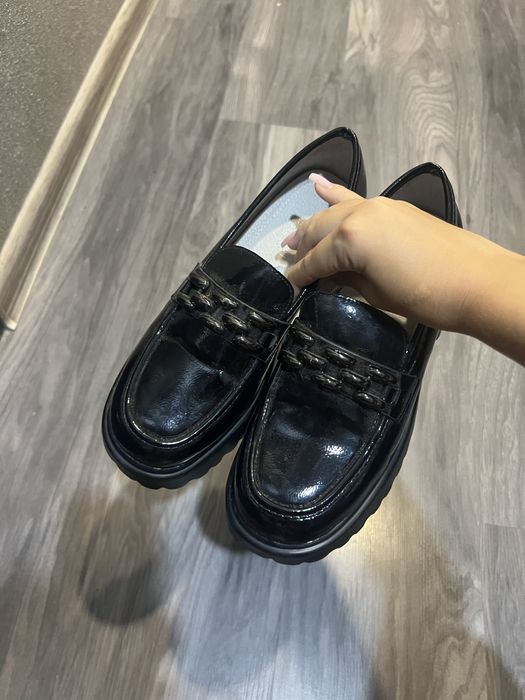 Туфлі, лофери.