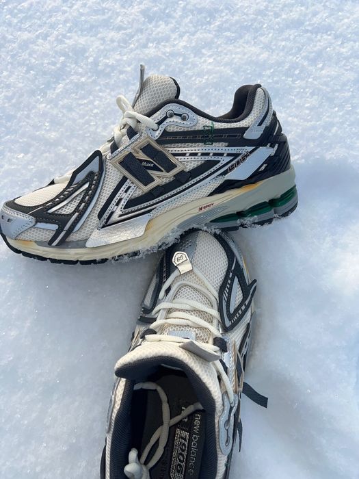 кросівки new balance