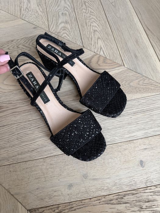 Sandałki na słupku Zara 39