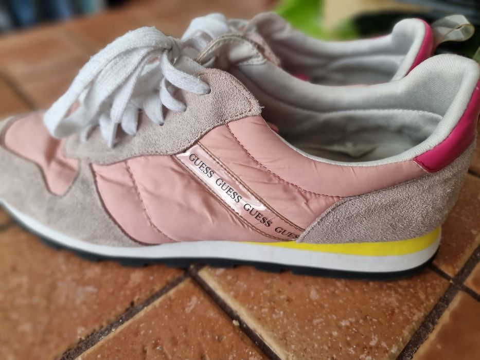 Sneakersy guess r.40 stan dobry do wyprania