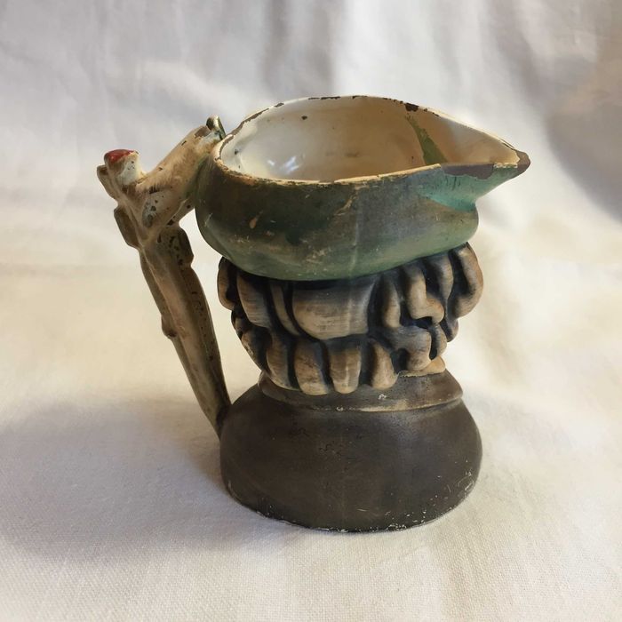 Caneca antropomórfica cerâmica pintada à mão