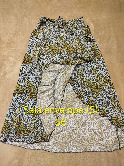 Roupas femininas em bom estado