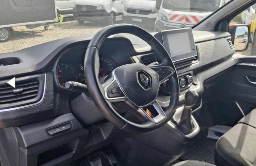 Wynajem busa 9-osobowego Renault Trafic