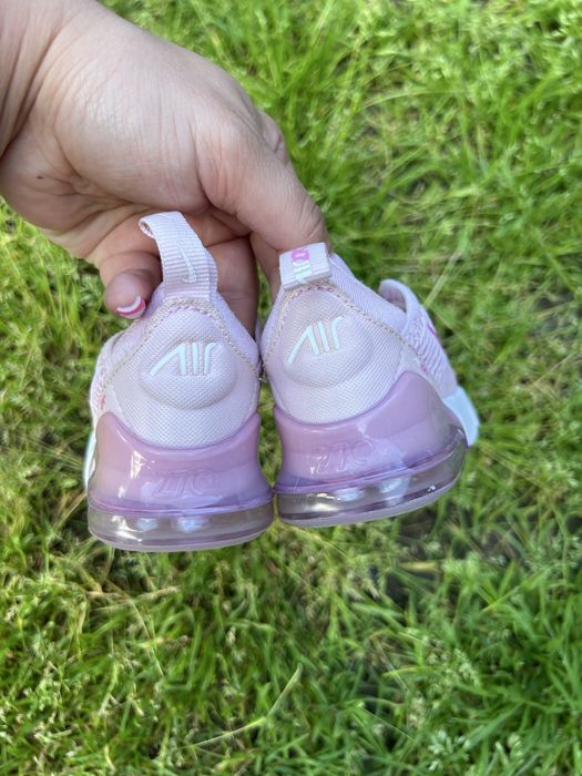Кросівки Nike Air Max 270