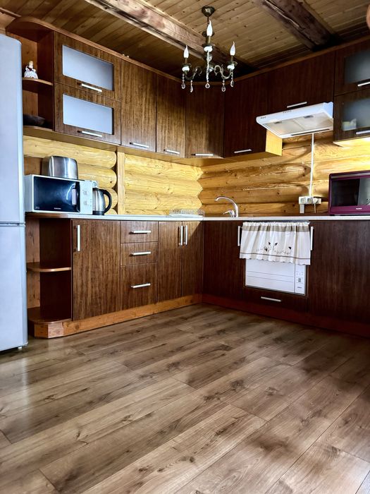 Затишний дерев'яний будиночок у тиші лісу на 6 гостей