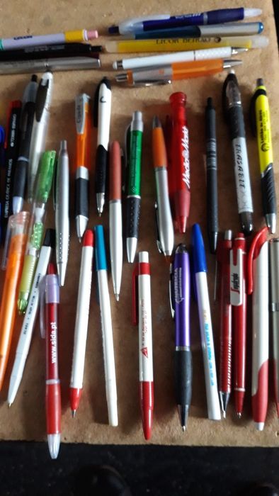 200 esferográficas todas diferentes