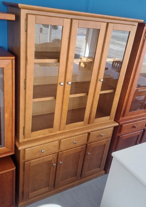 Louceiros e cristaleiras novas