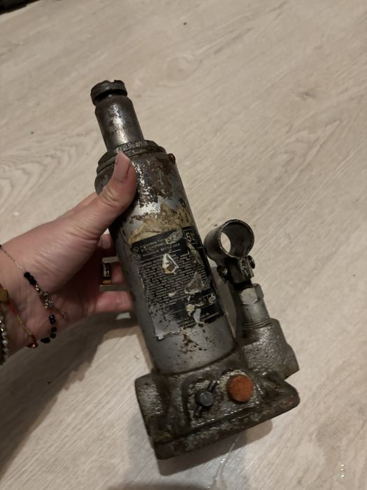 Podnośnik słupkowy hudrauliczny