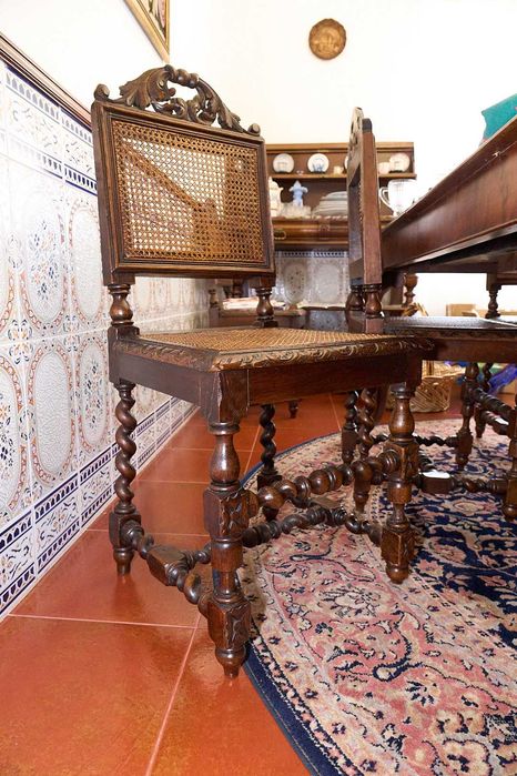Mobiliário de Sala de Jantar Antigo (séc. XIX–XX)