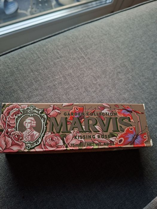 Pasta do zębów Marvis  Kissing Rose  Garden collection 75 ml