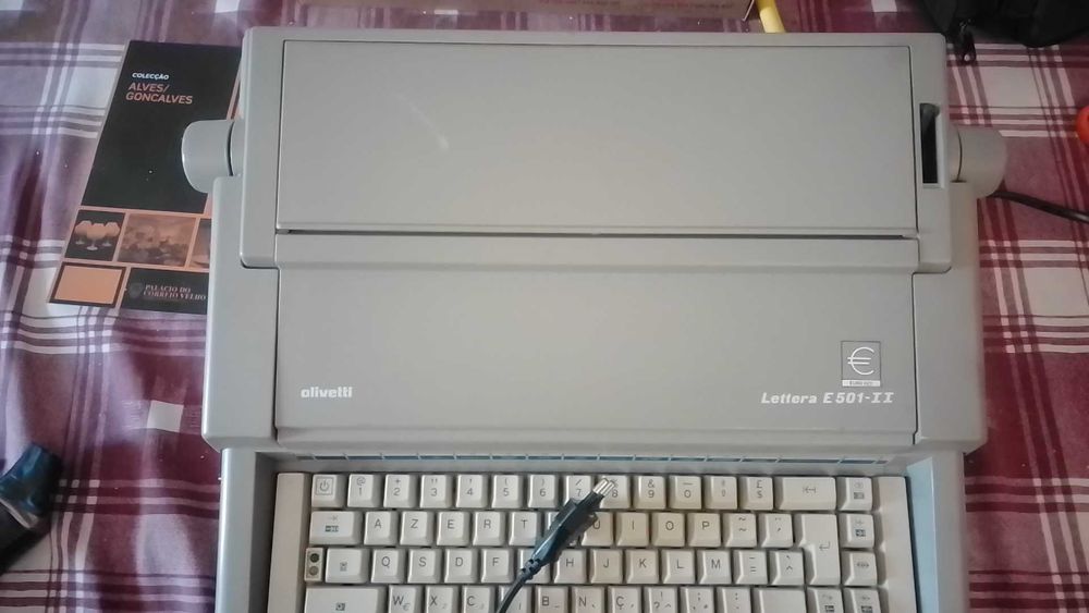Máquina de escrever/ Typewritter Olivetti Lettera E 501 II