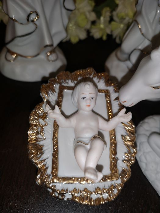 White Porcelain Nativity Scene64752095377921124