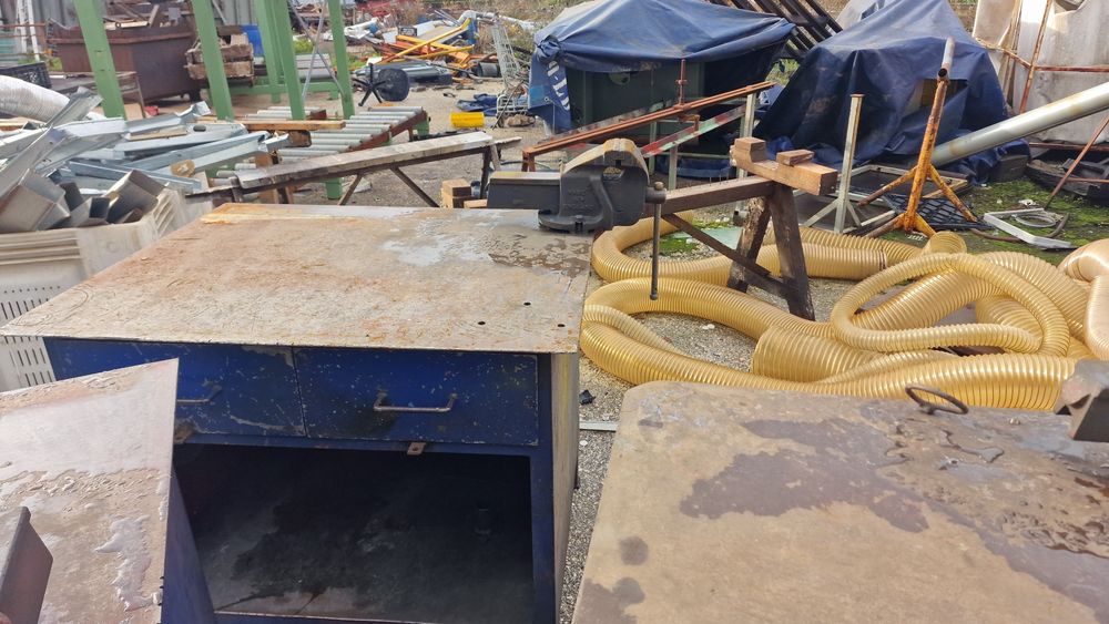 Bancadas em ferro com torno tampo em ferro