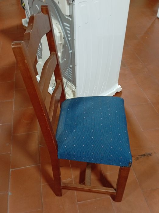 Cadeira em madeira e veludo