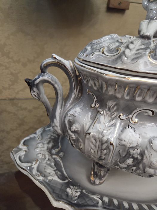 Grande terrina em porcelana