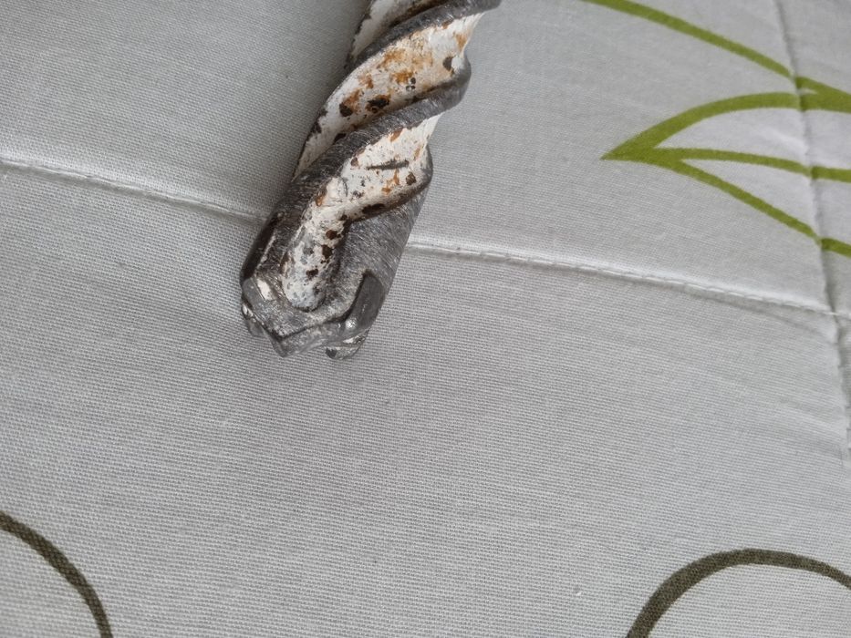 Broca  betão diâmetro 25mm2 e 45 cm de comprimento