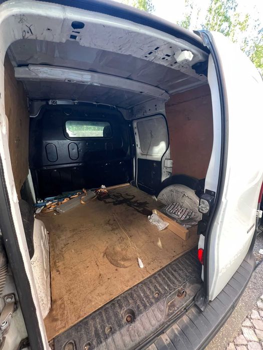 Renault Kangoo 2010 1.5 DIESEL — 1.500 € — AVARIADA / NÃO CIRCULA foto 5