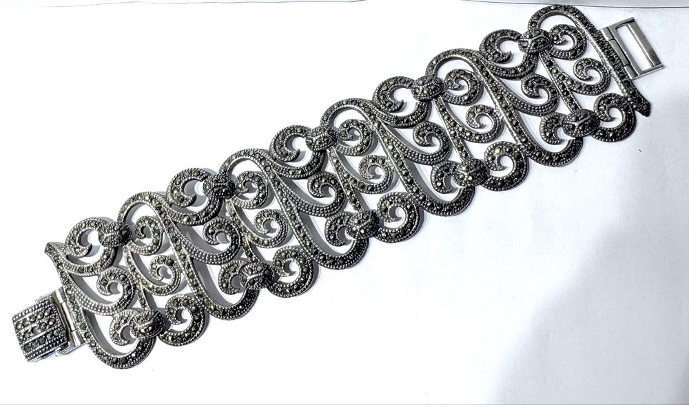 Magnífica larga pulseira/bracelete em prata contrastada com marcasitas