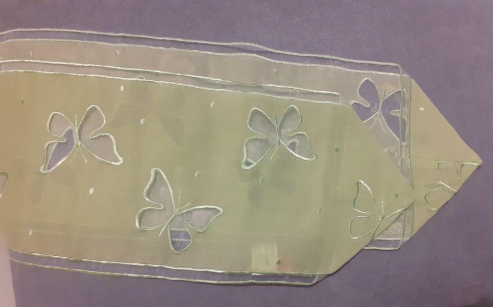 Nowy wiosenny bieżnik na stół home&you zielony w motylki