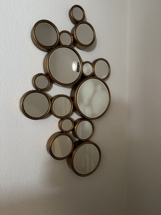espelho decorativo de parede, design moderno, metal dourado