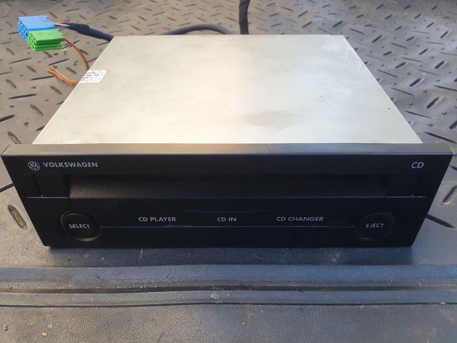 ODTWARZACZ PŁYT CD VW PASSAT B5 VW GOLF IV  1J0035119C
