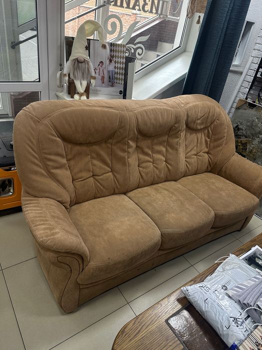 Комплект меблів диван і три крісла