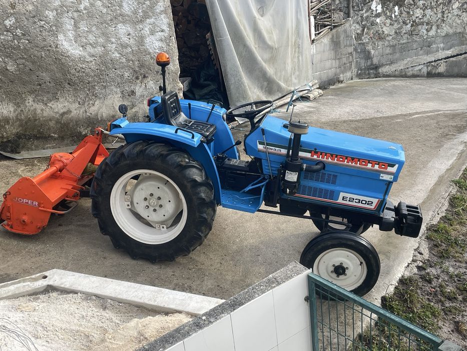 Trator Hinomoto 28cv