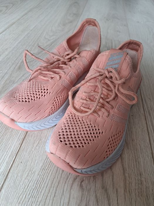 Buty sportowe damskie