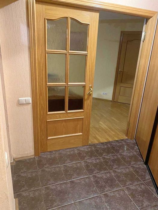 Продам квартиру Святошинська площа 1. метро Житомирська