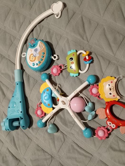 Мобіль над ліжечком