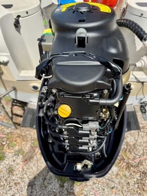 Quicksilver 460 com motor tohatsu 50hp 4 tempos