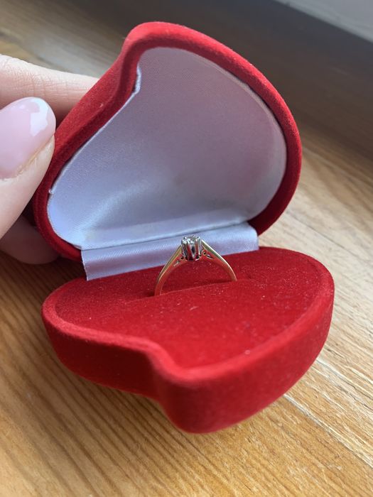 Pierscionek zareczynowy diament 0,14 zloto