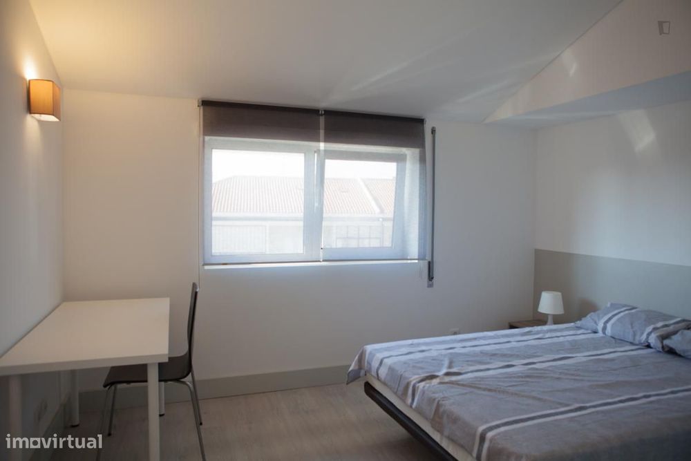 Quarto - localizado em Montes Claros Coimbra