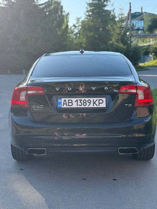 Volvo s60 2013 рік