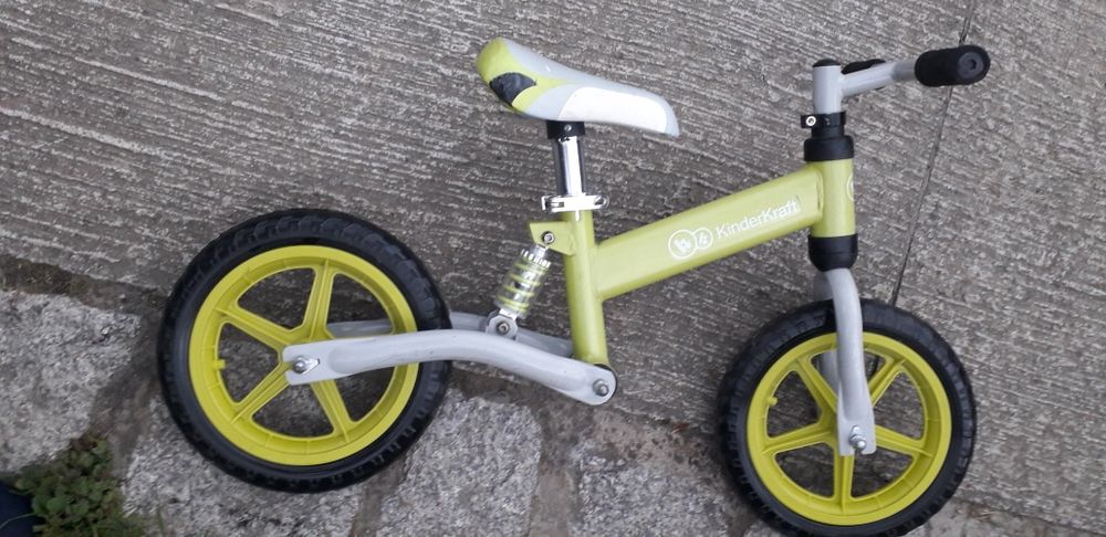 Rowerek biegowy KinderKraft z amortyzatorem do nauki jazdy dla dziecka
