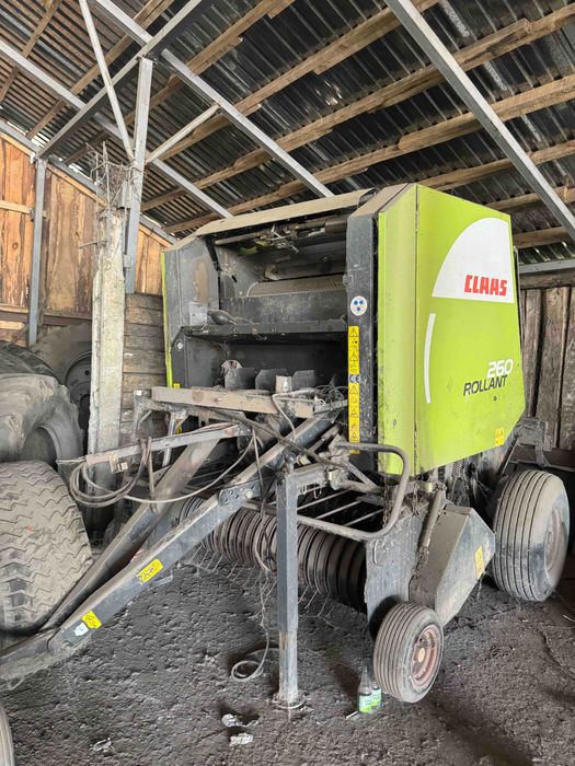 Пресс тюкопрес CLAAS Rollant 260