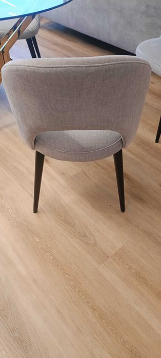 Mesa de sala com 4 cadeiras como novas