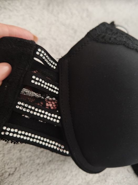 Cudowny biustonosz czarny z kryształkami Intimissimi 85 C.