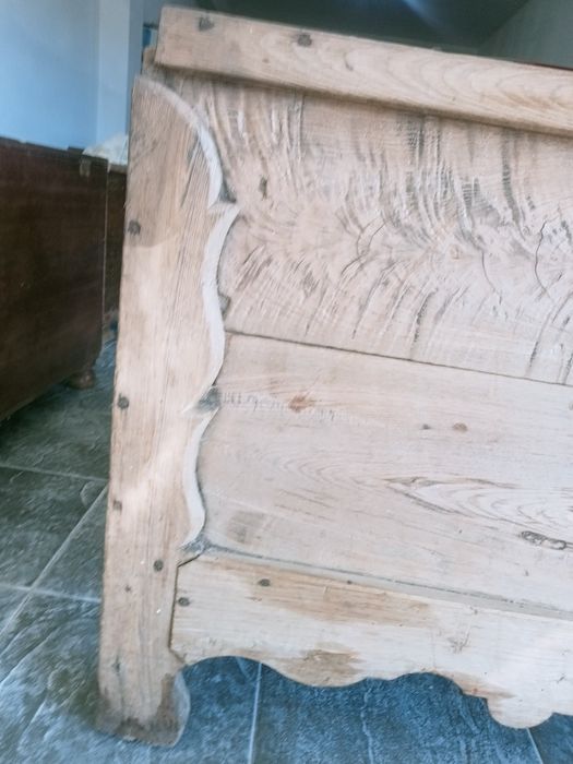 Arca  antiga para restauro  de madeira centenária